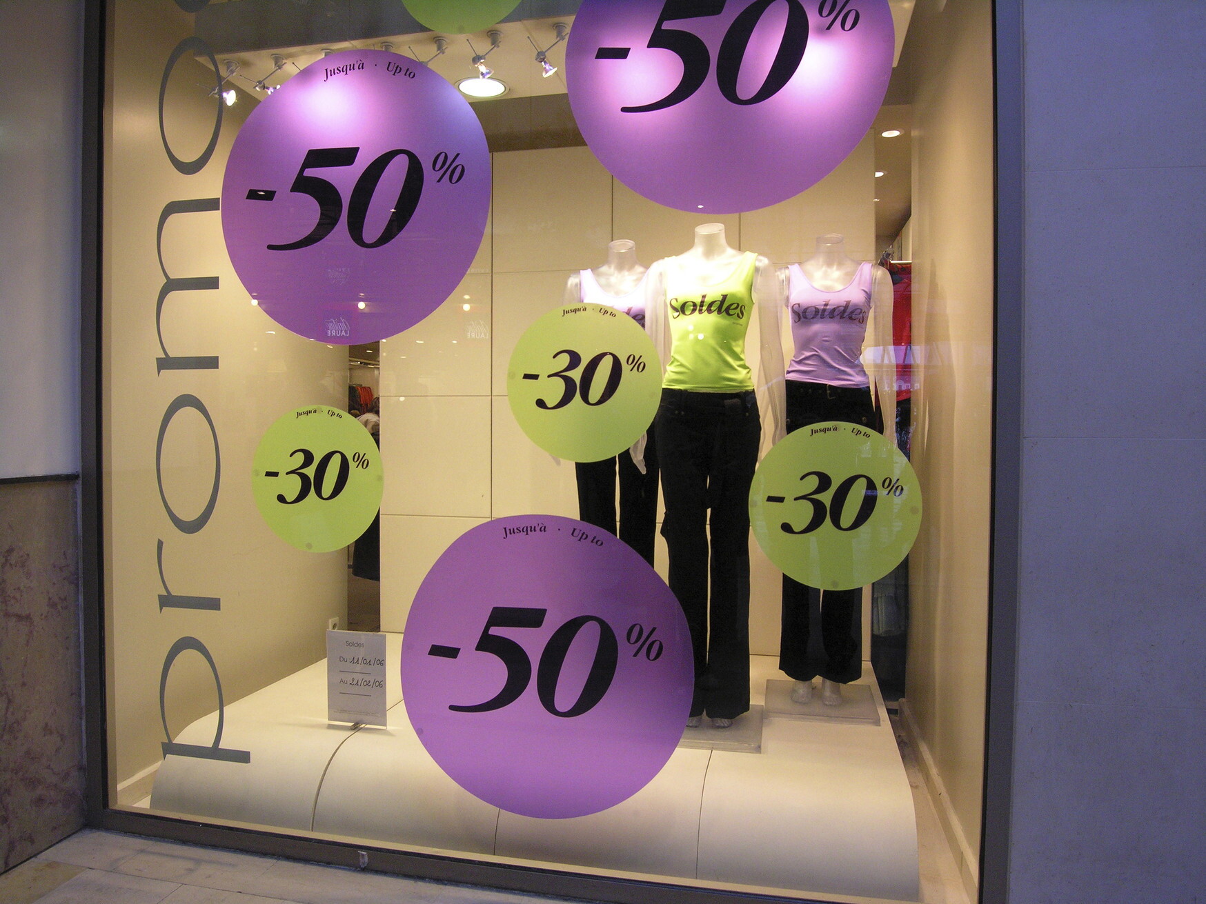 Saldi al via, ma si teme l'effetto 'Black Friday'