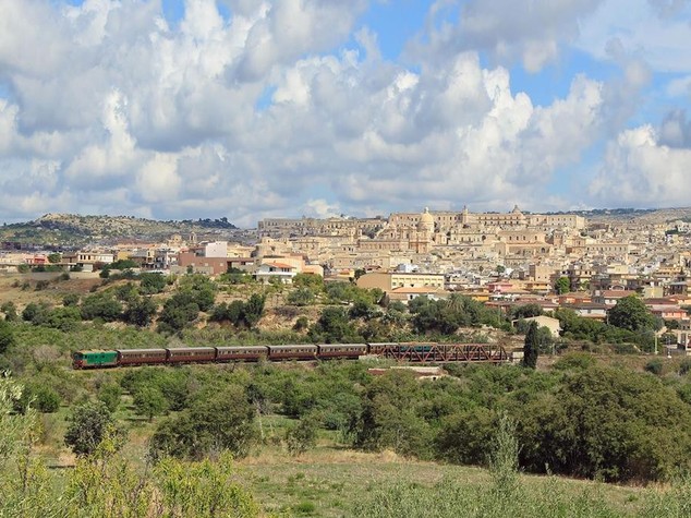 Cultura: viaggio in Sicilia tra mito e barocco sui treni d'epoca
