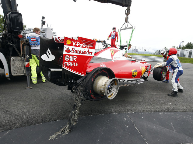 Pirelli, analisi su pneumatico Vettel, ipotesi detrito
