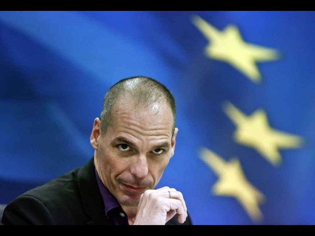 "Gli studenti a fare da esattori" Ricetta Varoufakis per la Grecia