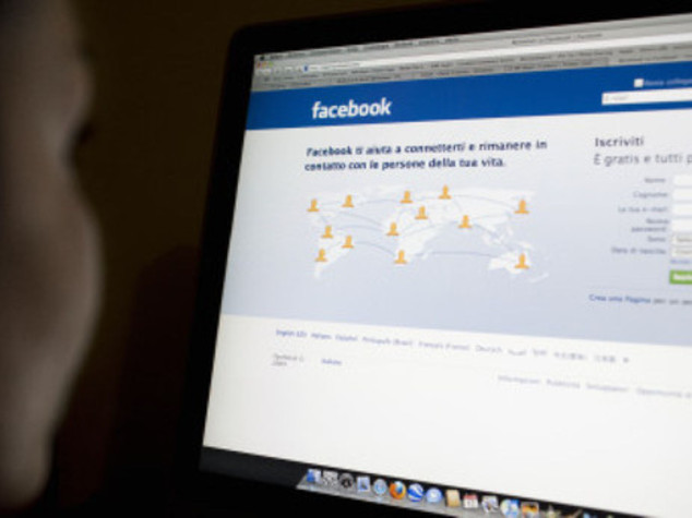 Adescava bambini su Fb, arrestato 17enne a Napoli