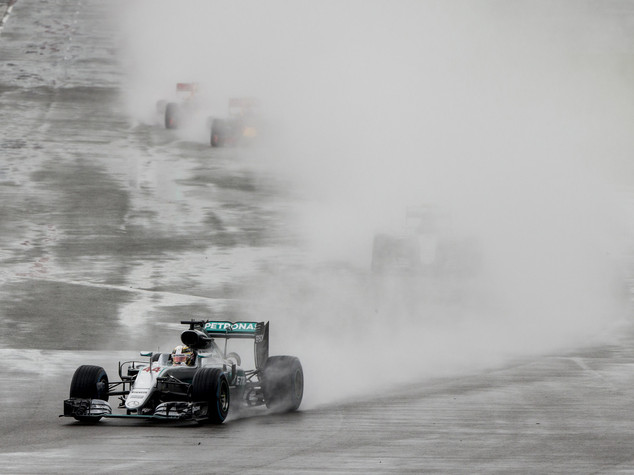 Rosberg penalizzato di 10", scivola al terzo posto