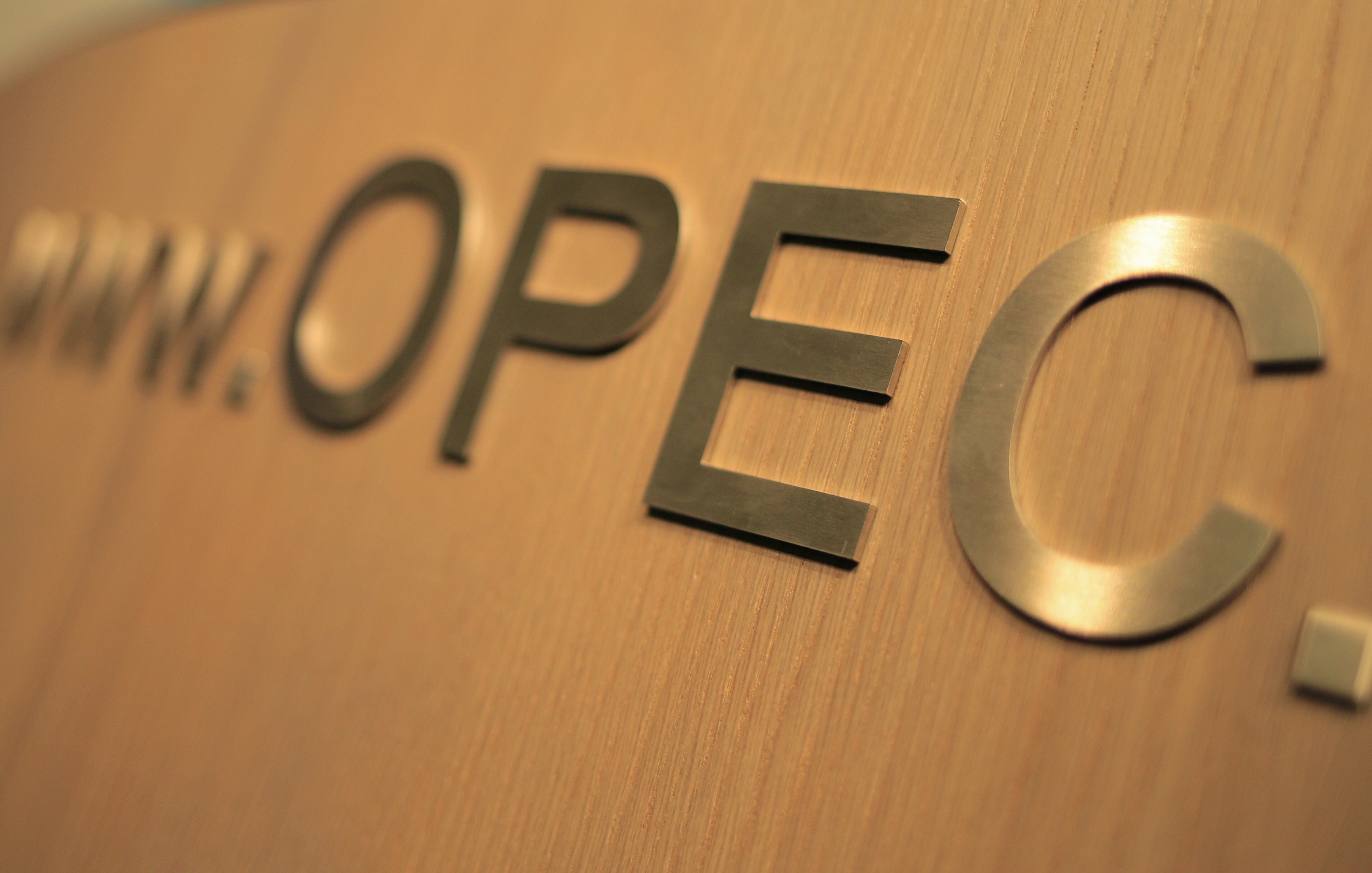 L'Opec+ aumenta la produzione di petrolio