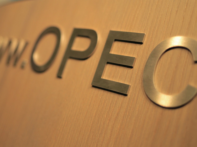 Petrolio: Opec prevede riduzione eccesso offerta nel 2016-17