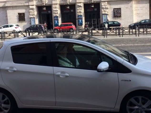 Papa a sorpresa in via Conciliazione