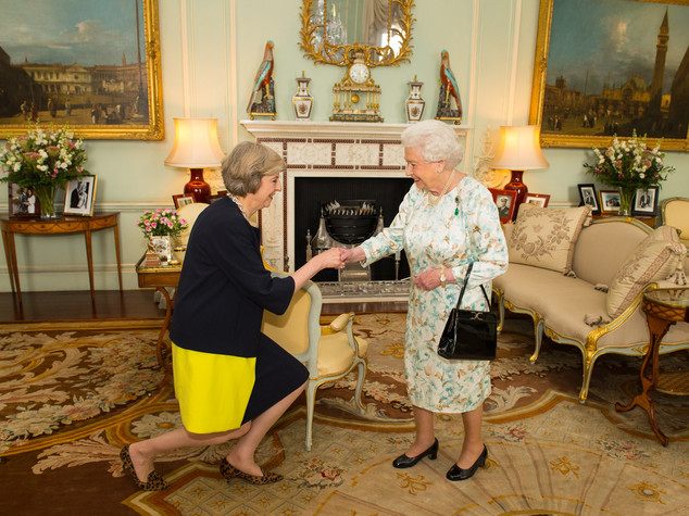 Gb: May dalla regina alle 18, alle 19 a Downing Street