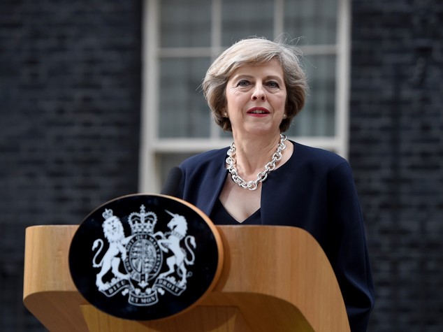 Primo giorno di Theresa May, "Dateci tempo per uscire da Ue"