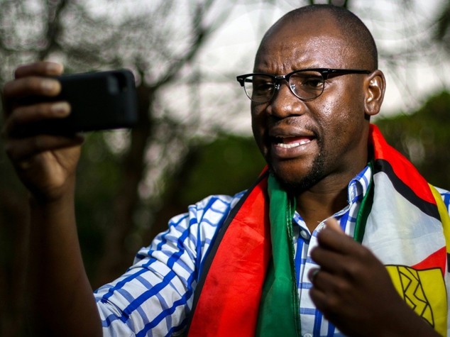 Zimbabwe:contestazioni a Mugabe,leader protesta chiede continuare