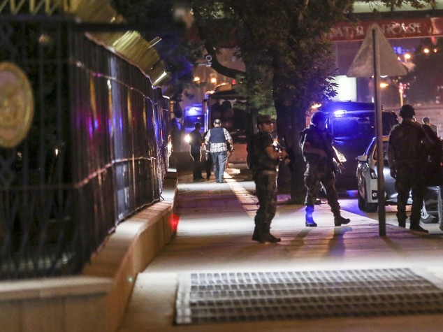 In corso golpe in Turchia Militari, "preso il potere"