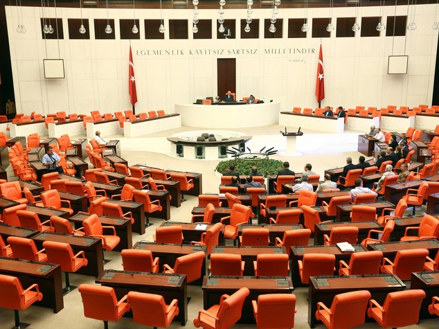 Seduta straordinaria Parlamento turco, 1.563 soldati arrestati
