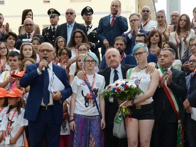 Omaggio a vittime Nizza da under 18
