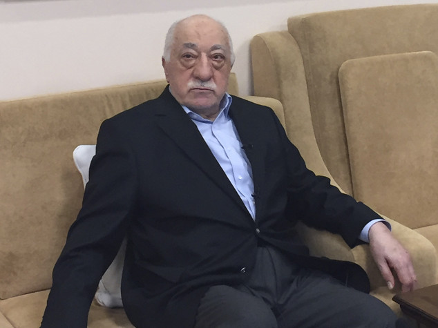 Sospesi 50 accademici in Azerbaijan per legami con Gulen
