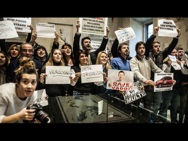 Pandagate: Marino contestato in aula "chiedo scusa, ma non mollo"