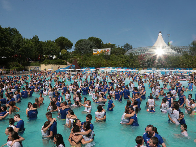 Ballo da record all'Aquafan, quattromila scatenati - VIDEO - FOTO