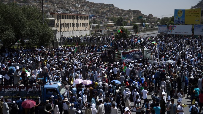 Afghanistan in lutto dopo strage Kabul, 80 i morti