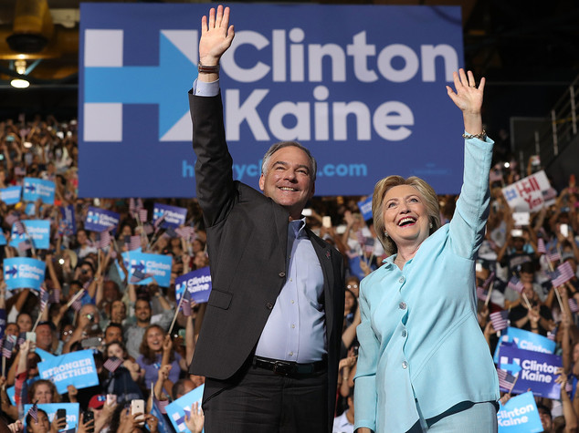 Convention in salita per Hillary, Trump vola nei sondaggi