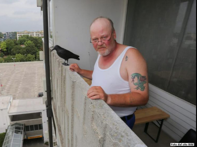 Monaco, l'uomo del balcone "avrei voluto sparargli" - VIDEO