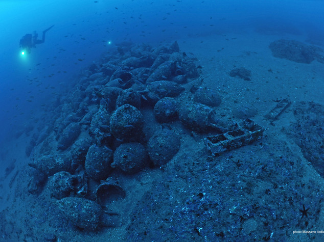 Archeologia: relitto in mare Acitrezza,hub anfore su rotta Eneide