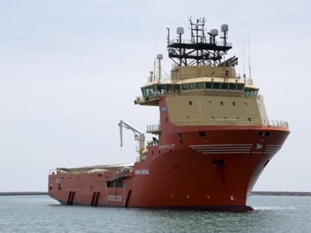 Ritarda imbarco per pregare, scafisti gli sparano