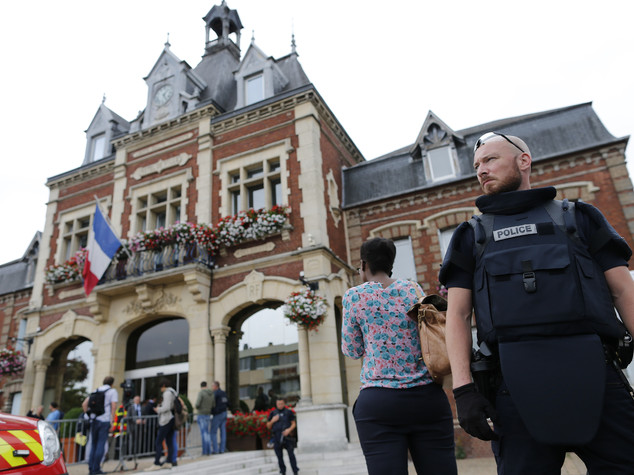 Identificato secondo killer del prete di Rouen, era schedato