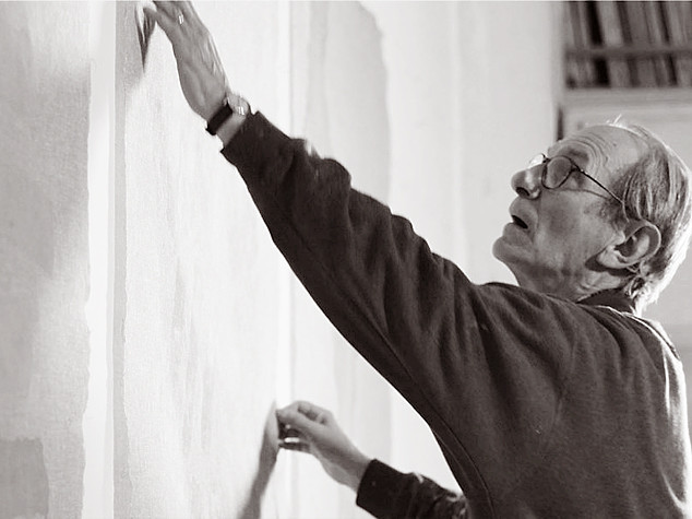 Porto hosts exhibition on painter Italian Giorgio Griffa