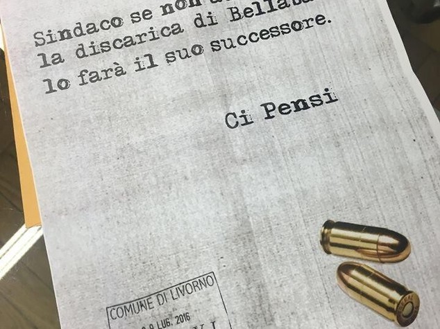 Minacce al sindaco di Livorno, "credo scherzo ma si indaga"