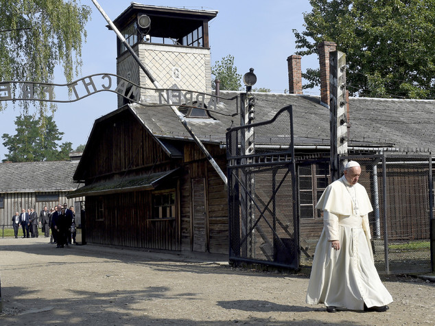 Pope Francis visits Auschwitz, begs God forgive cruelty