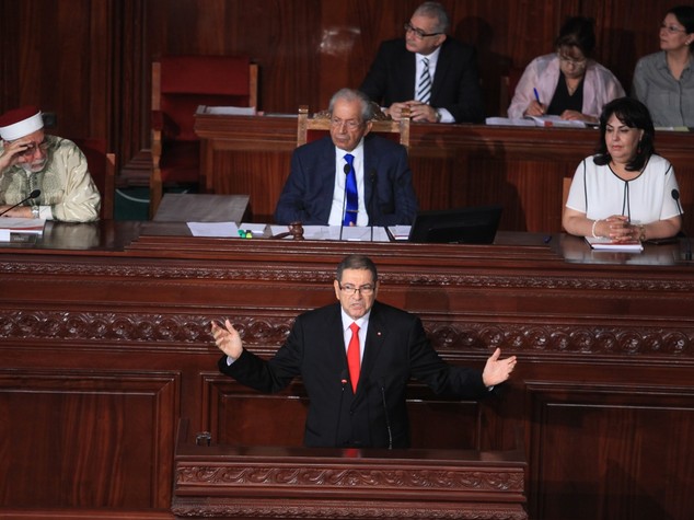 Tunisia: Parlamento sfiducia il premier Essid