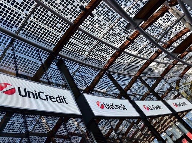 Borsa: in calo con banche -1,73%,tonfo Unicredit