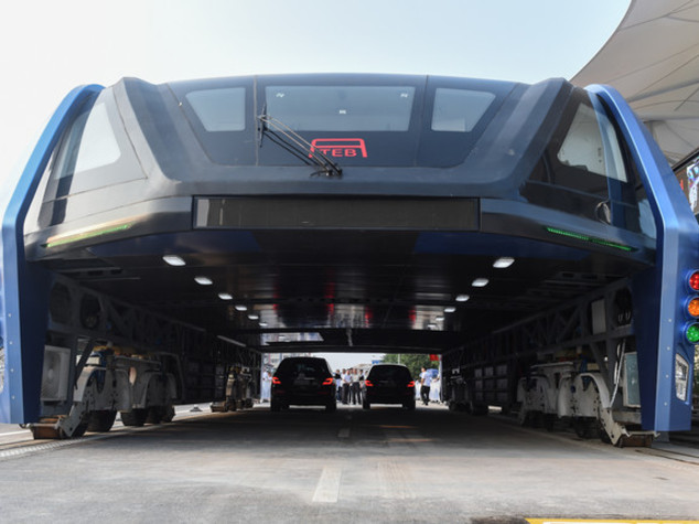 Cina, test per bus sopraelevato. E' il primo al mondo