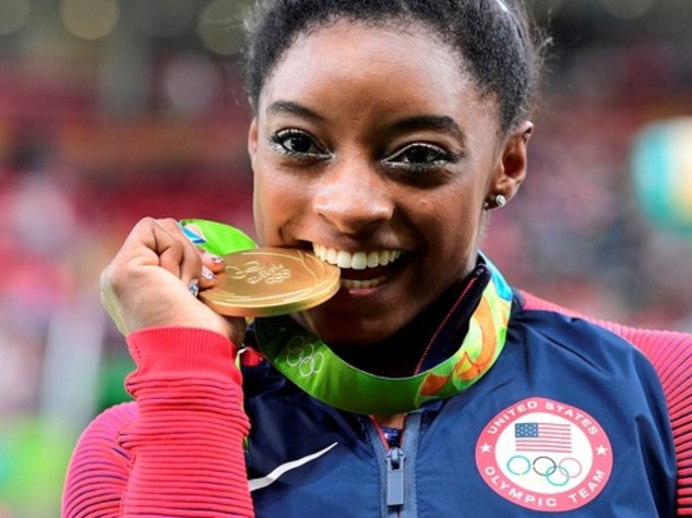 Ginnastica artistica, la 'divina' Simone Biles oro all-around
