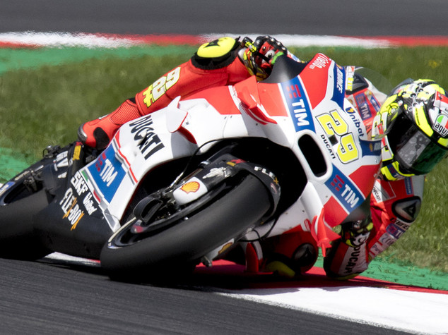Gp Austria, doppietta Ducati, trionfa Iannone