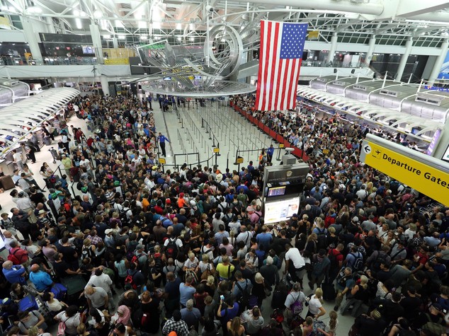 Panico al Jfk per un falso allarme spari