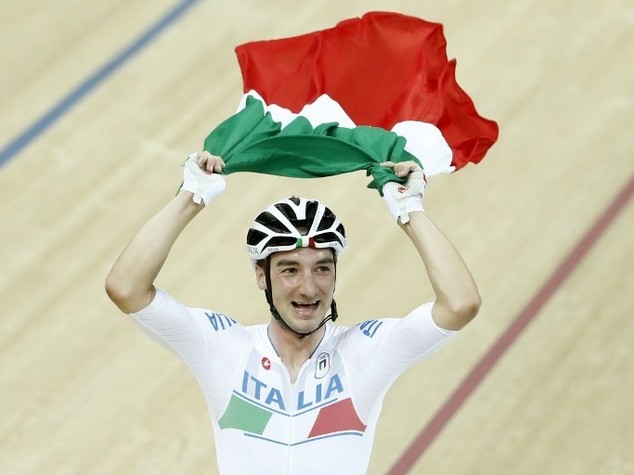Ciclismo, Elia Viviani trionfa. Batte Cavendish