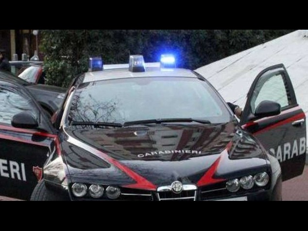 A 87 anni tenta di uccidere la moglie a colpi di scure, arrestato