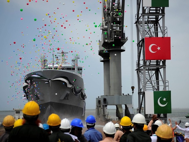 Pakistan: Turkey helps to build biggest warship fleet tanker