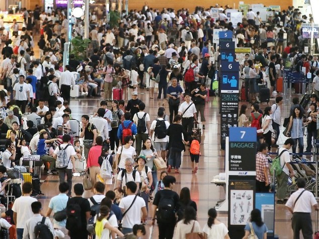 Tifone arriva a Tokyo, a terra oltre 400 voli