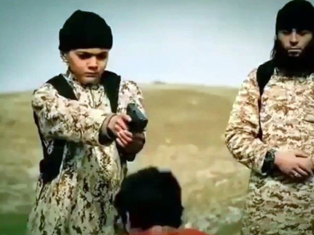 Isis, in video 5 bambini uccidono prigionieri curdi