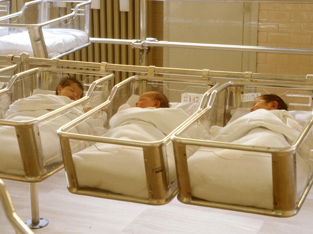 Famiglia, incentivi a madri Under 30 e bonus bebè anticipato