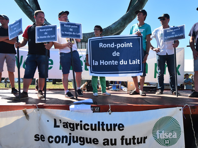 Lactalis: protesta, giovedi' a Parigi incontro azienda-produttori