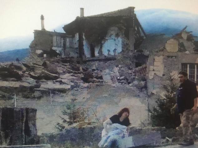Terremoto, due turisti romani estratti vivi da macerie ad Arquata
