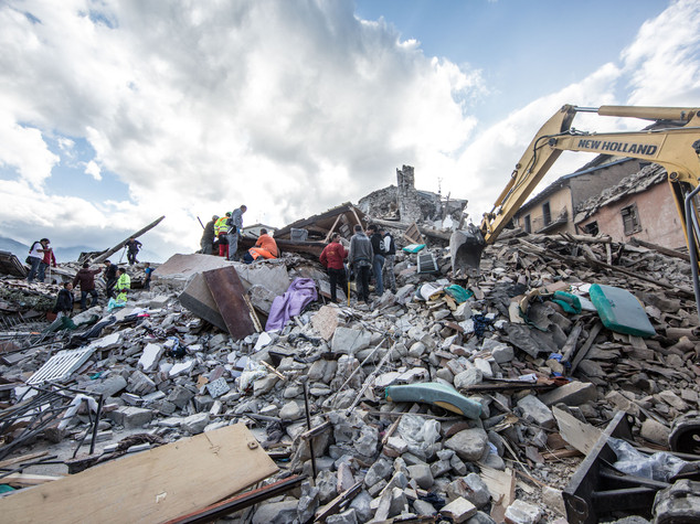 Il dramma di Amatrice, metà paese è distrutto