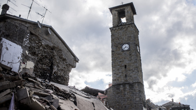 In Italia i terremoti fanno più danni, il FT spiega perché