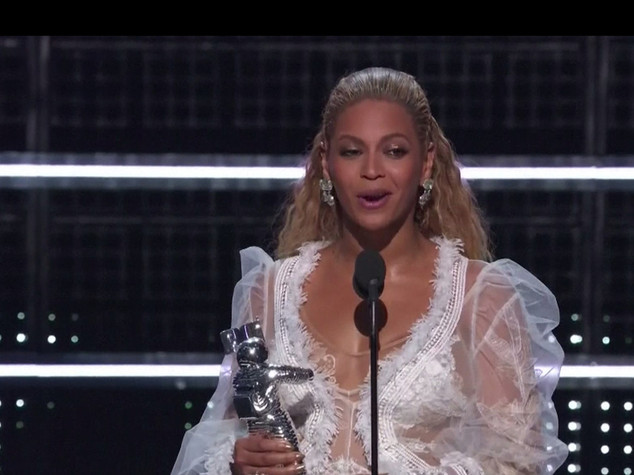 Beyoncé regina assoluta degli Mtv Awards - Video