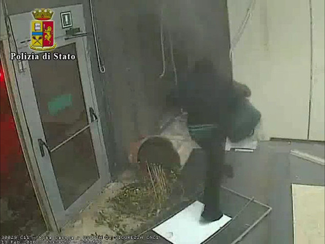 Assaltavano bancomat con esplosivo, 6 arresti
