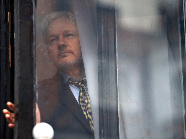 Nyt, "Assange avvantaggia Mosca"