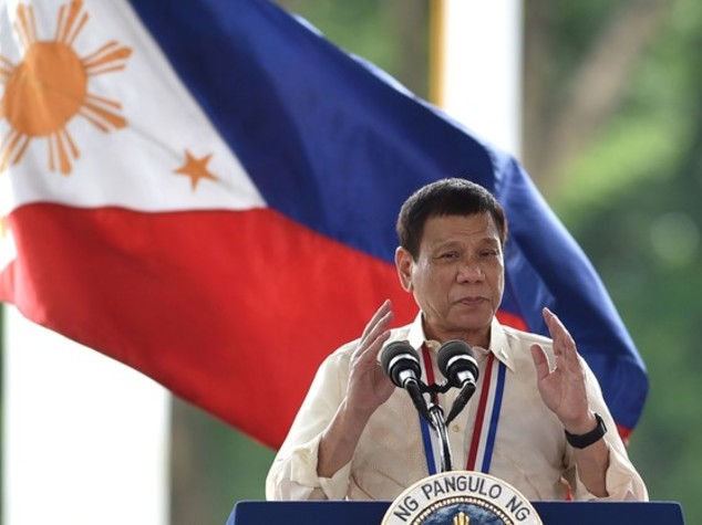 Duterte choc, si paragona a Hitler "massacrerei 3mln drogati"