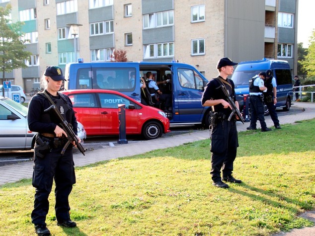 Danimarca, 25enne spara contro poliziotti, Isis rivendica