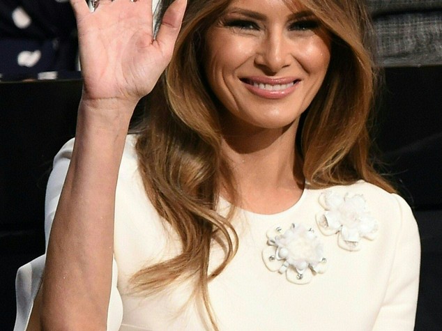 "Melania Trump escort", lei chiede 150 milioni al Daily Mail