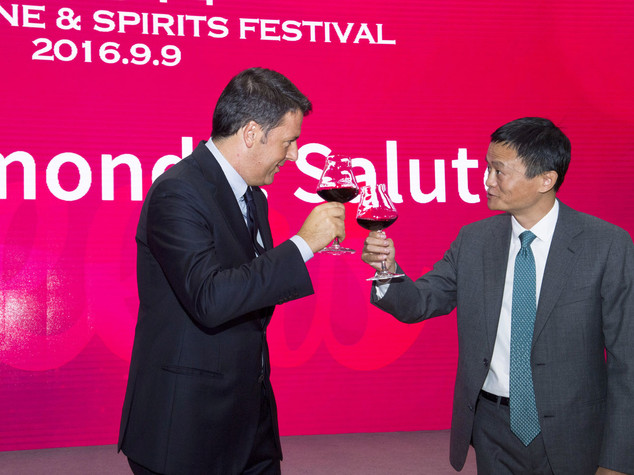 Renzi con Alibaba lancia il vino italiano in Cina - VIDEO